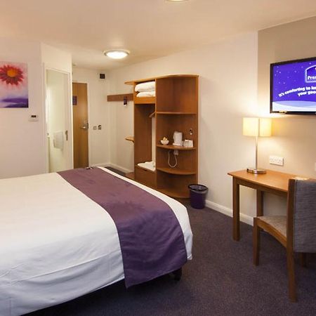 Premier Inn Woking West - A324 Zewnętrze zdjęcie