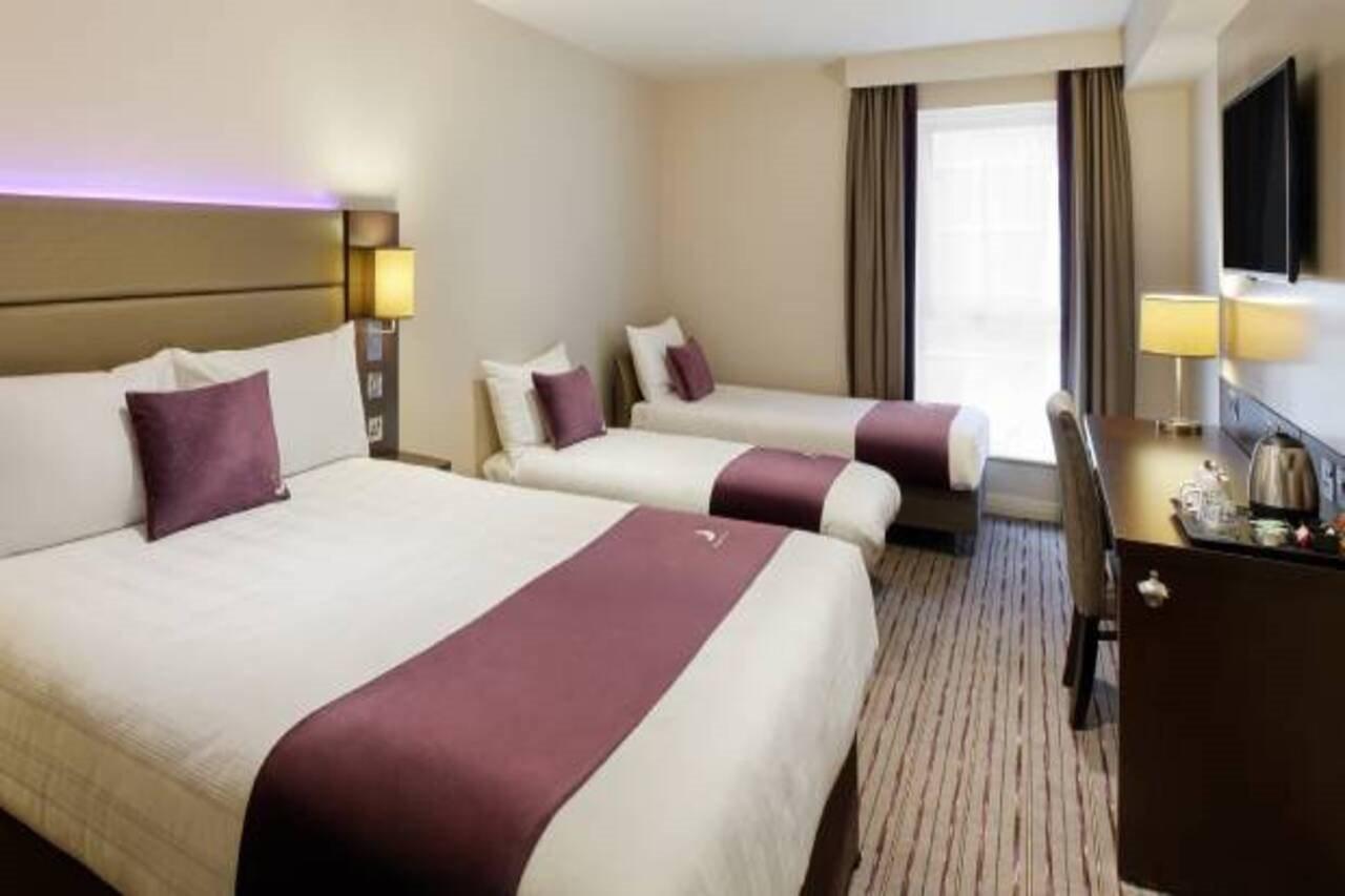 Premier Inn Woking West - A324 Zewnętrze zdjęcie