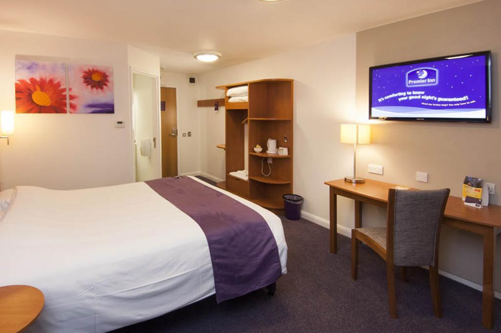 Premier Inn Woking West - A324 Zewnętrze zdjęcie