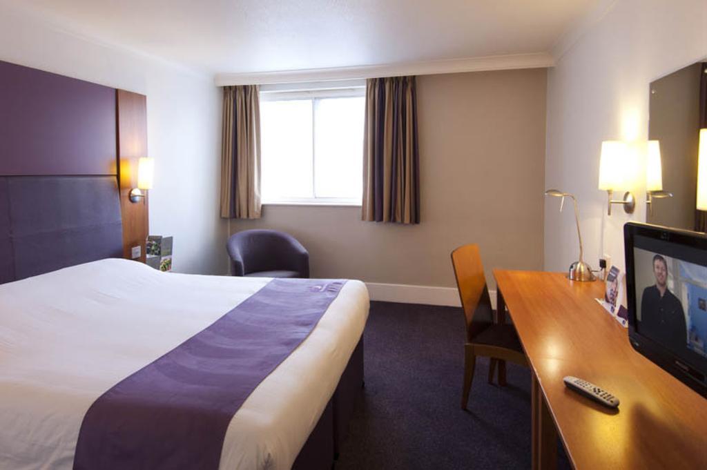 Premier Inn Woking West - A324 Pokój zdjęcie