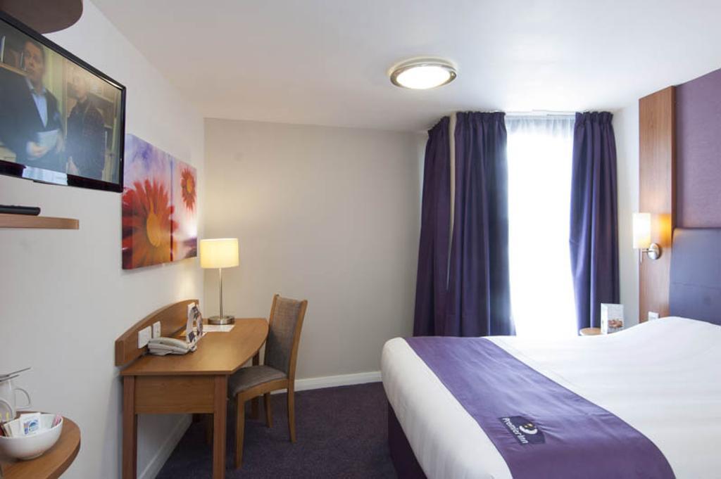 Premier Inn Woking West - A324 Pokój zdjęcie