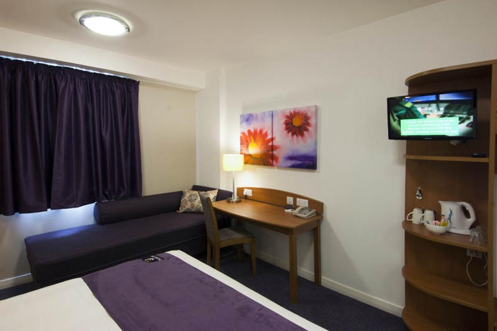 Premier Inn Woking West - A324 Pokój zdjęcie