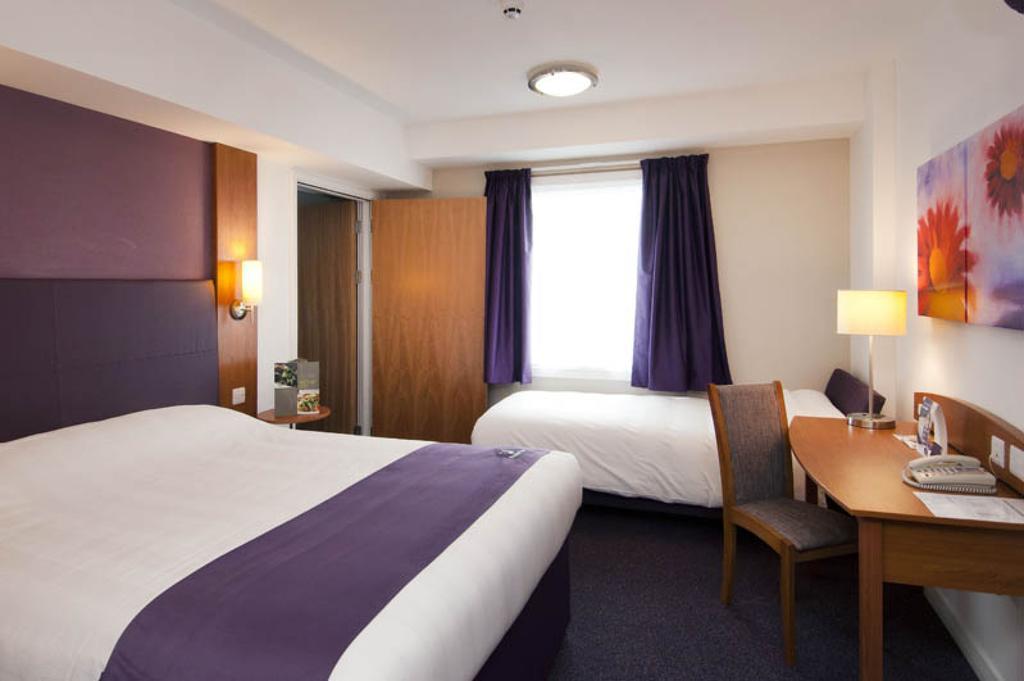 Premier Inn Woking West - A324 Pokój zdjęcie