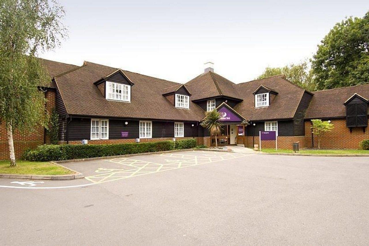 Premier Inn Woking West - A324 Zewnętrze zdjęcie